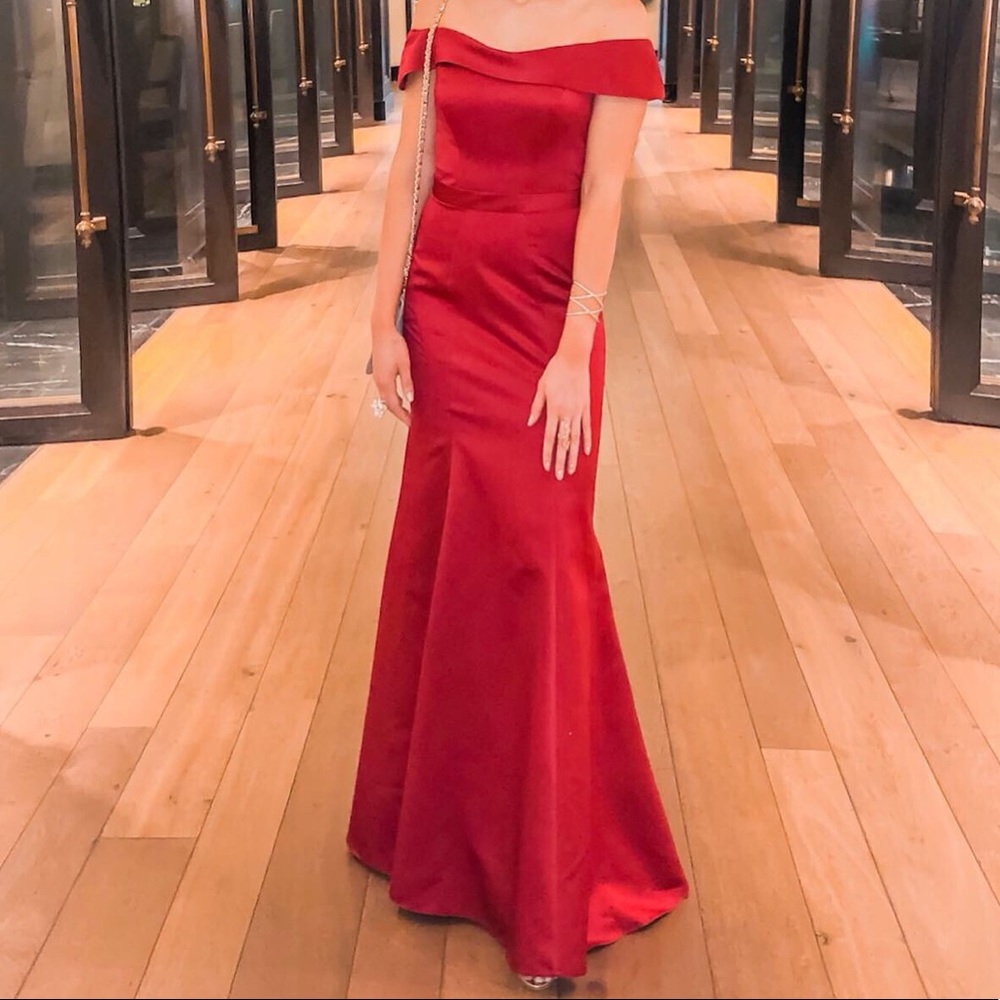 BEAUTIFUL RED GOWN